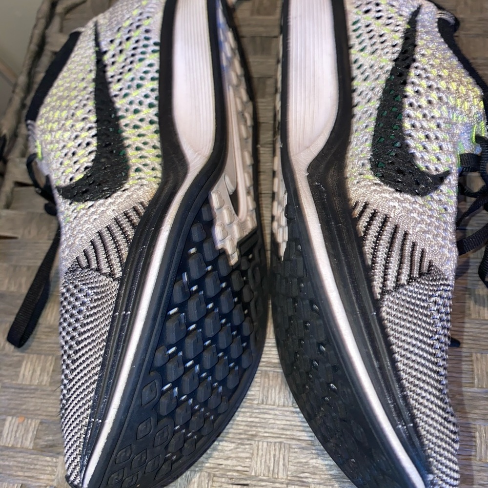 Women’s  Nike FlyKnit Racer - Picture 3 of 5